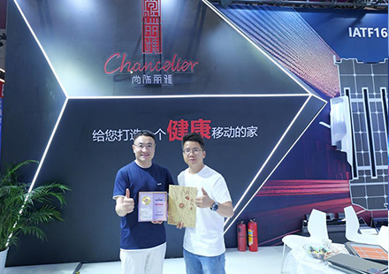 尊龙集团官网入口品牌授权牌签约典礼圆满进行